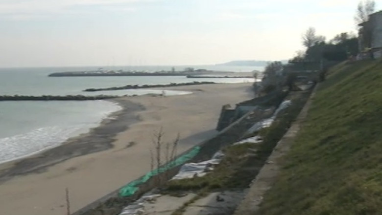 Se largesc plajele. Cu nisip din Marea Neagra si bani europeni Imagine