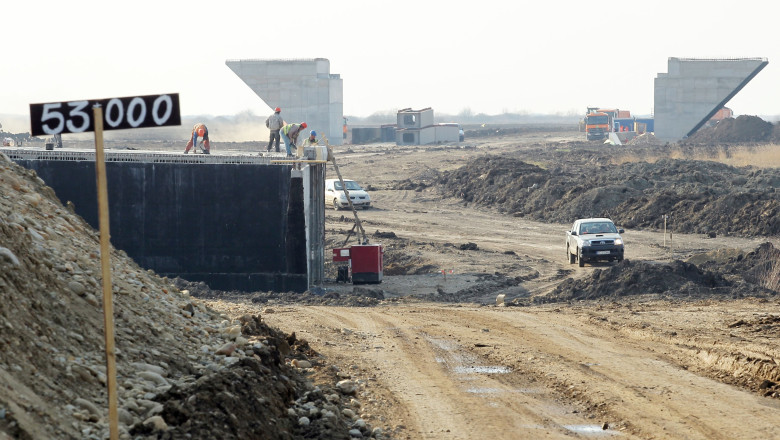 Se pot apuca de lucru pe lotul 1 de autostrada Nadlac - Arad Imagine
