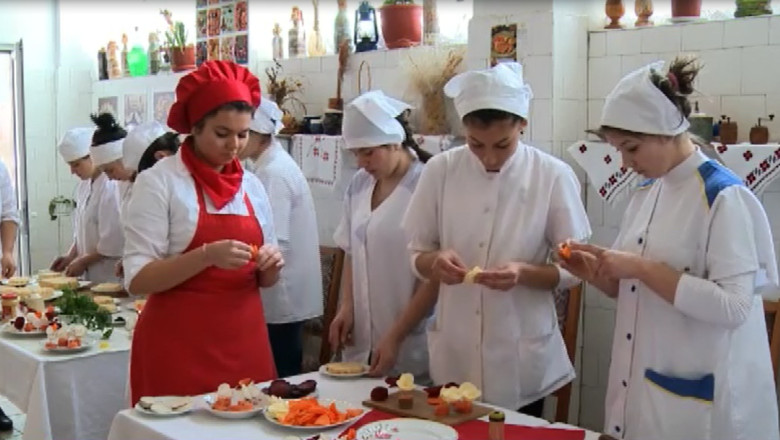 Se redeschid scolile de meserii cu invatamant de trei ani Imagine