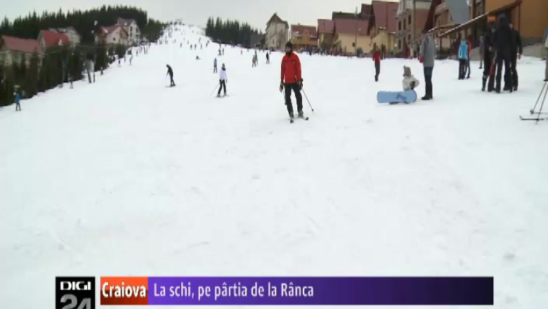 Se schiaza pe partia de la Ranca. Administratorii unei partii au pornit tunurile de zapada Imagine