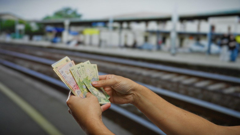 Se scumpesc biletele de tren de la 1 august. Cat vor plati romanii dupa majorarea TVA Imagine
