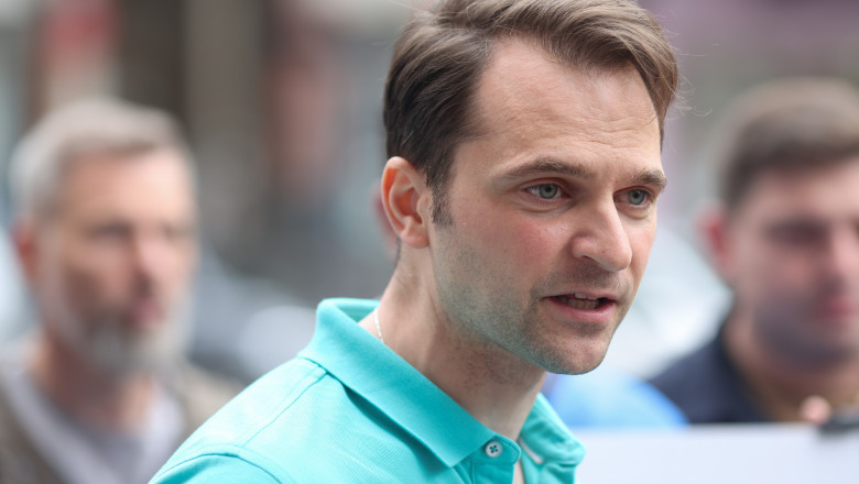 Sebastian Burduja a depus plangere penala dupa ce titlul cartii sale a fost folosit impotriva PNL de un site de „stiri false” Imagine