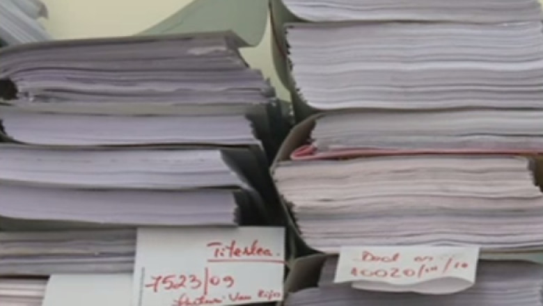 Secretara pusa sa rupa hartii opt ore. Firma care i-a stabilit aceasta atributie a fost amendata Imagine