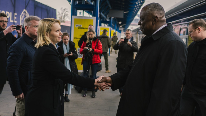 Secretarul american al apararii Lloyd Austin face o vizita surpriza la Kiev Imagine