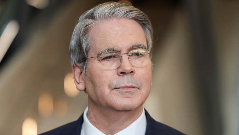 Secretarul american al Trezoreriei il ironizeaza pe trimisul lui Putin. „Propagandist rus” Imagine