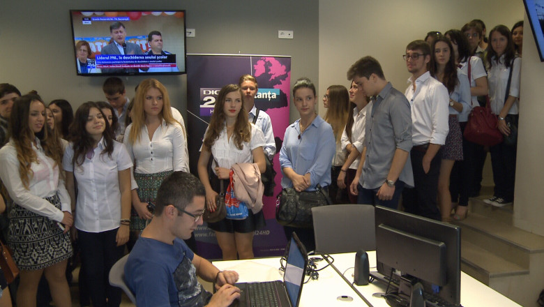 Secretele Digi24 Constanta, deschise publicului. Tinerii din Constanta au avut ocazia sa faca un tur al redactiei Imagine
