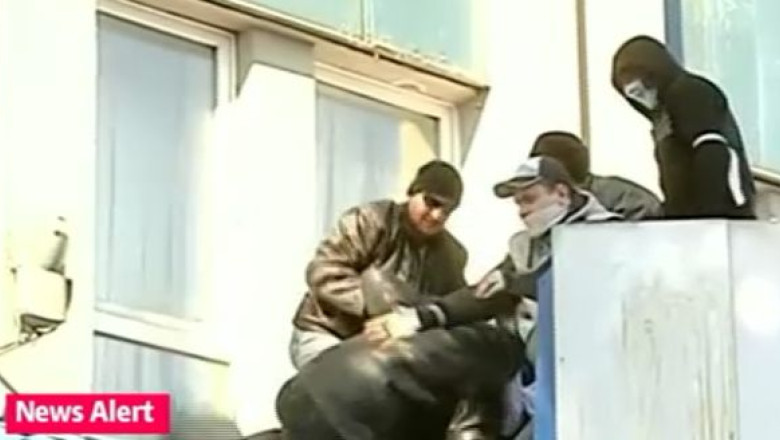 Sectie de politie din estul Ucrainei, ocupata de barbati inarmati Imagine