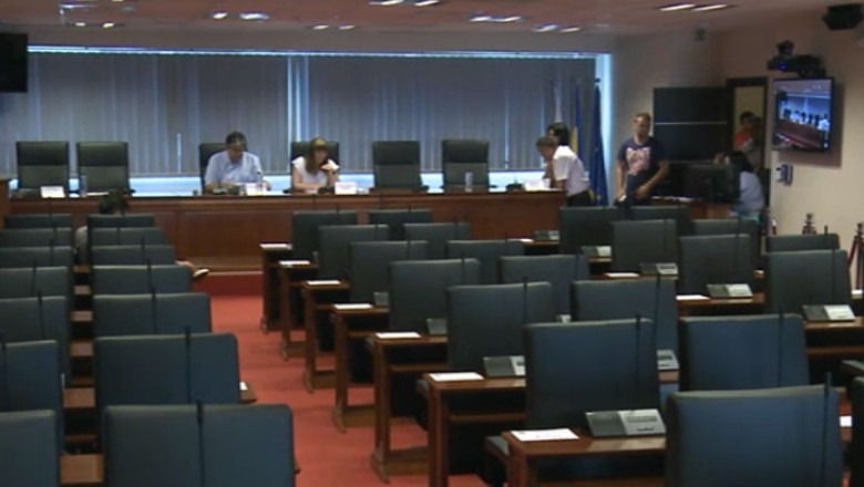 Sedinta boicotata la Primaria Capitalei. Doar un consilier din 52 a fost prezent Imagine