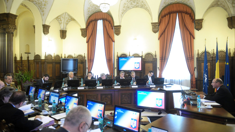 Sedinta cu Guvern in vacanta. Cum se iau deciziile in CSAT Imagine