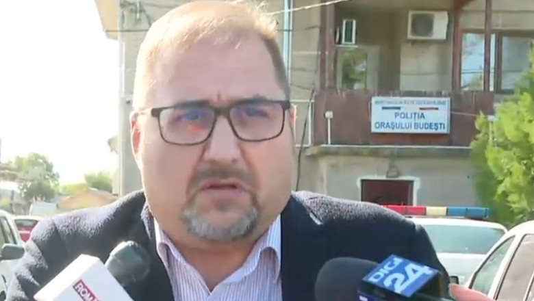 Sedinta cu scandal intr-o primarie din Calarasi, dupa ce un consilier local a aparut cu un pistol la brau. Primarul a chemat Politia Imagine