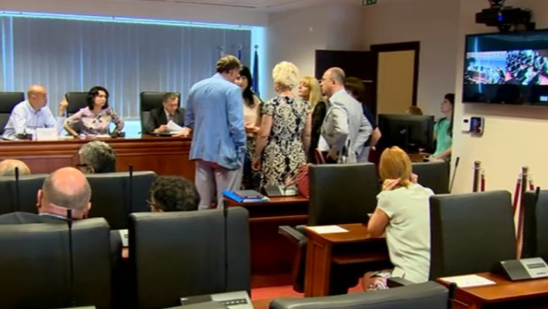 Sedinta cu scandal la Primaria Capitalei. Marul discordiei - numarul de consilieri, mai mare decat prevede legea Imagine