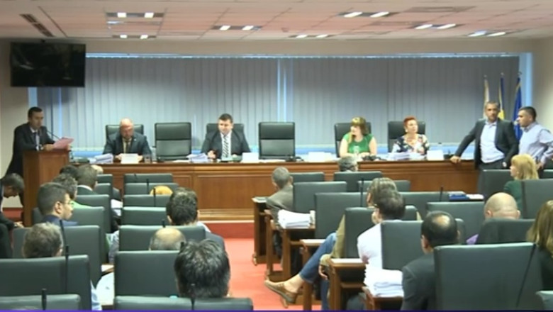 Sedinta impacarii de la Primaria Capitalei s-a tranformat in circ. Reprezentantii PNL si PDL au parasit sala Imagine