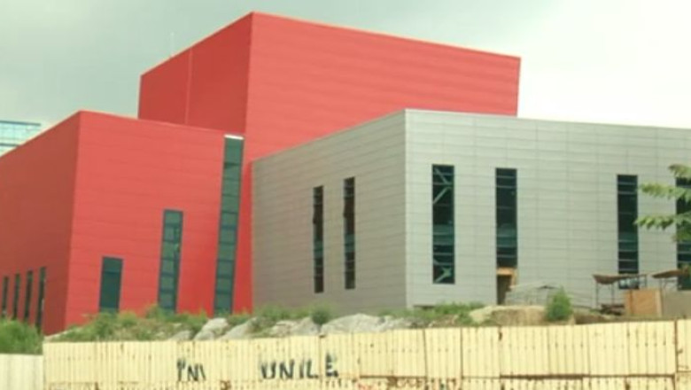 Sediul Operetei, criticat de arhitecti si de ministrul Culturii. Kelemen Hunor: „E o cutie” Imagine