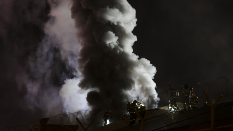 Sefa ANM anunta ce zone din Bucuresti vor fi cel mai afectate de fumul de la incendiul din Sectorul 2, in functie de directia vantului Imagine