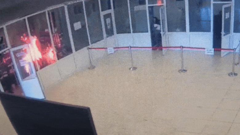 Seful Camerei Deputatilor vrea filtre chiar la intrarea in Parlament, dupa incendiul provocat de un barbat care a aruncat cu benzina Imagine