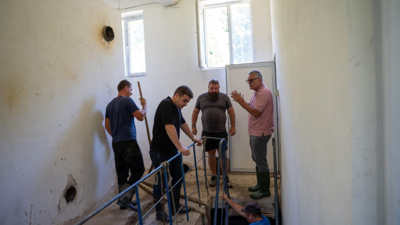 Seful Consiliului Judetean Suceava anunta reluarea alimentarii cu apa in Ostra, comuna grav afectata de inundatii Imagine