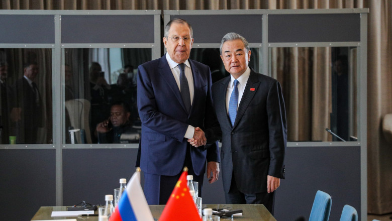 Seful diplomatiei de la Beijing va merge la Moscova pentru a se intalni cu Serghei Lavrov Imagine