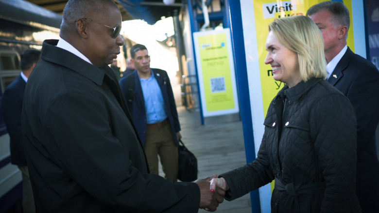 Seful Pentagonului, a patra vizita la Kiev: „SUA, alaturi de comunitatea internationala, continua sa fie alaturi de Ucraina” Imagine