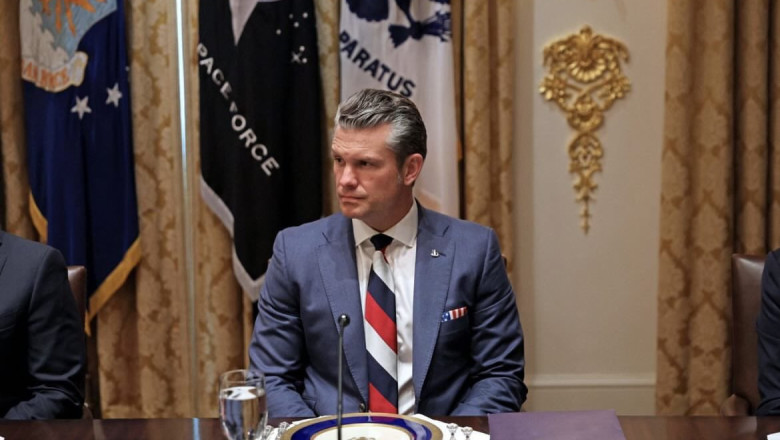 Seful Pentagonului a purtat o cravata in culorile steagului Rusiei la intalnirea dintre Trump si Zelenski. Cum a reactionat Moscova Imagine