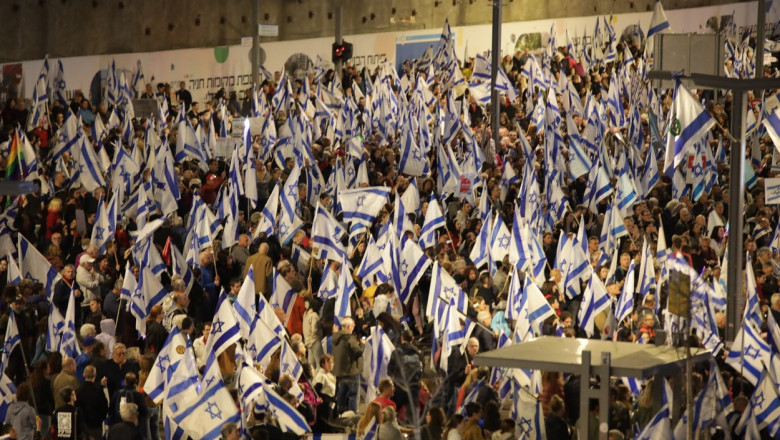 Seful politiei din Tel Aviv a demisionat pentru ca membri ai guvernului cereau ca protestatarii sa fie opriti cu forta Imagine