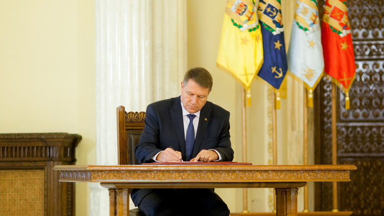 Seful rezervistilor germani si membri ai unor firme si asociatii romano-germane, decorati de Iohannis in ultima sa zi la Cotroceni Imagine