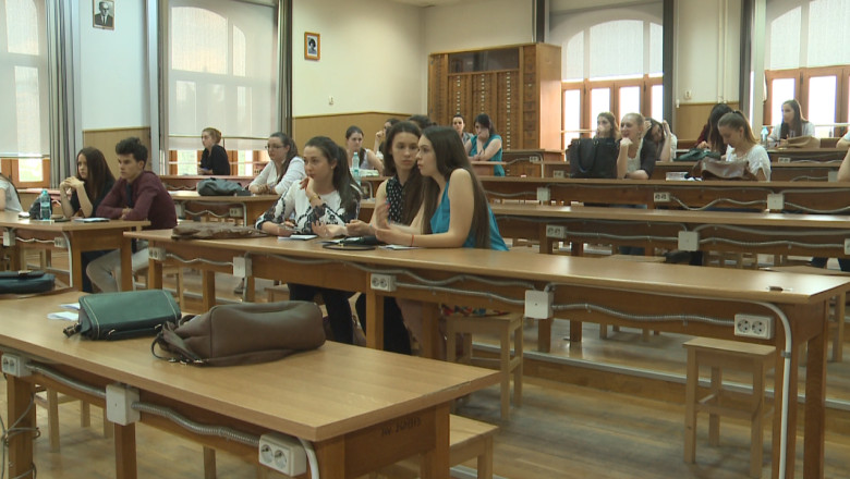 Selectie pentru Medicina. 2.500 de candidati au dat examen de admitere la UMF Iasi Imagine