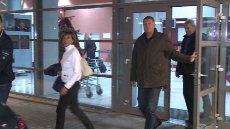 Selfie cu presedintele ales. Ce spun oamenii care au calatorit in avion cu Klaus Iohannis Imagine