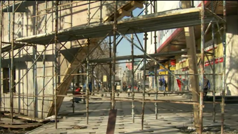 Semnaturi pentru demiterea lui Robert Negoita. Proiectele primariei de sector, criticate si amendate Imagine