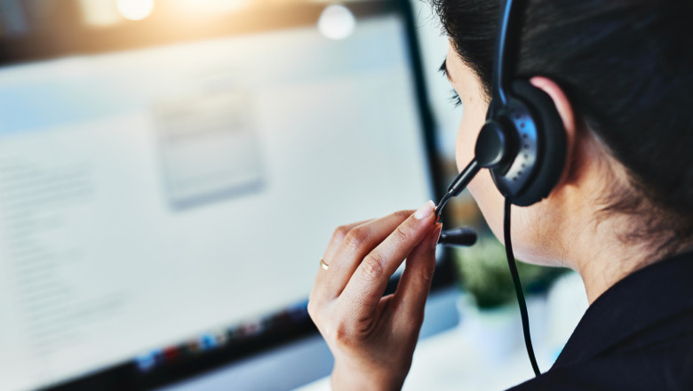 Senat: Operatorii de la call-center trebuie sa raspunda la apeluri in maximum cinci minute Imagine