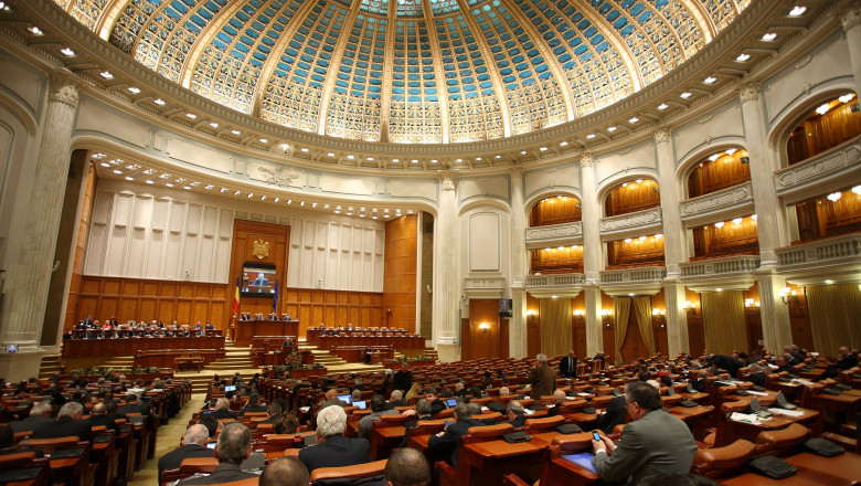 Senatorii si-au luat inca o zi libera, pe 14 octombrie, cand e sarbatorita Sfanta Cuvioasa Parascheva Imagine