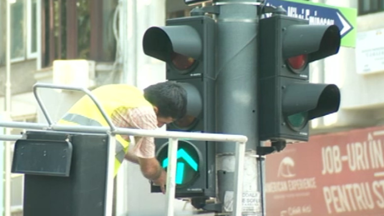 Sensuri unice in Capitala. Restrictiile, politistii si semafoarele au creat haos in trafic Imagine