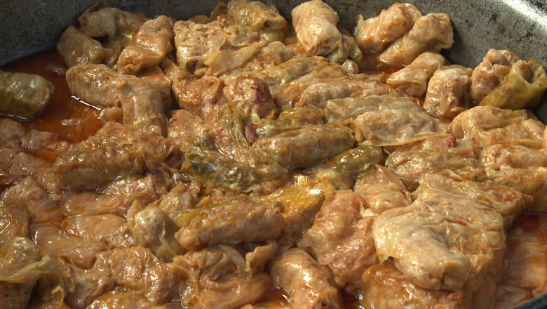 Serbare cu 30.000 de mici si sarmale. Gabriel Oprea a petrecut alaturi de localnici, la ziua comunei Saraiu Imagine