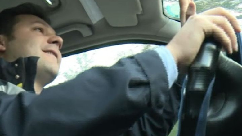 Serbia. Un postas aduce scrisorile, face piata si organizeaza excursii pe banii lui Imagine