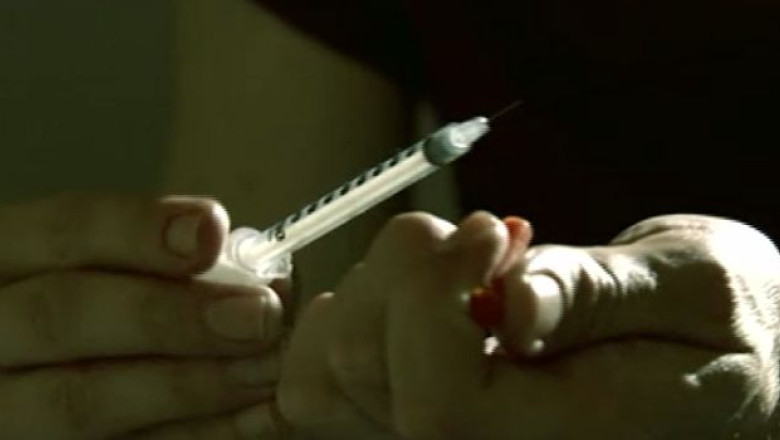 Seringile gratuite, o raritate. Numarul infectiilor cu HIV si hepatita a explodat in randul toxicomanilor Imagine