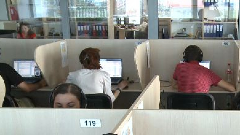 Serviciile bat industria si agricultura Imagine