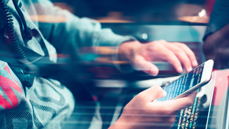 Serviciile secrete germane au o problema: spionii din noua generatie cer sa lucreze de acasa si nu vor sa renunte la telefonul personal Imagine