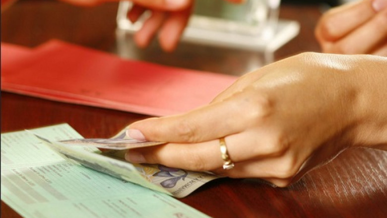 Serviciul care permite transferul de bani din strainatate in tara, direct la domiciliul destinatarului. Care sunt tarifele Imagine