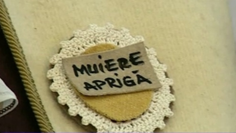 Sezatoarea bunicilor. La Brasov, femeile au expus la targ ii, milieuri si broderii cusute de ele Imagine