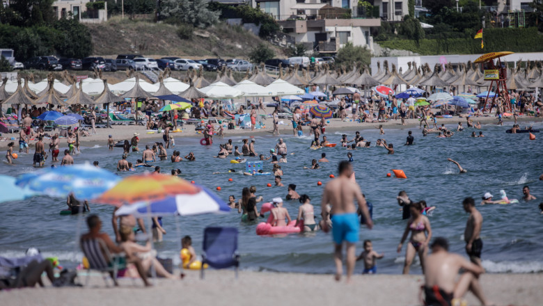 Sezonul dezamagirilor pe litoralul romanesc: Plajele din Mamaia sunt prea largi, apa e plina de alge, Vama „nu mai e ce-a fost” Imagine