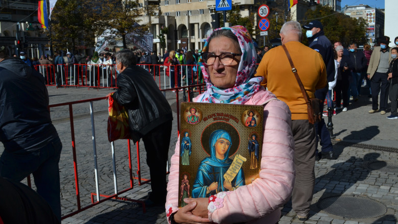 Sf. Parascheva, sarbatorita pe 14 octombrie. Sute de mii de pelerini sunt asteptati sa mearga la racla cu moastele sfintei, la Iasi Imagine