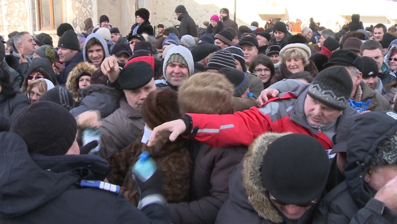 Sfanta imbulzeala. Mii de credinciosi s-au inghesuit pentru aghiazma Imagine