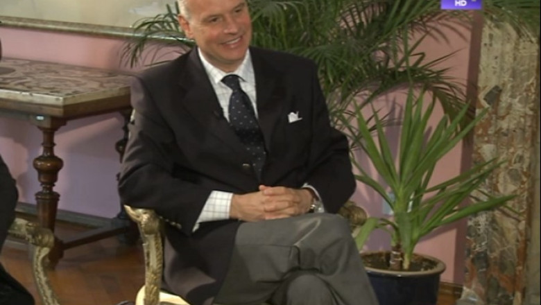 Sfaturi pentru viitorii diplomati. Ambasadorul Italiei, intervievat de trei liceeni si un student Imagine