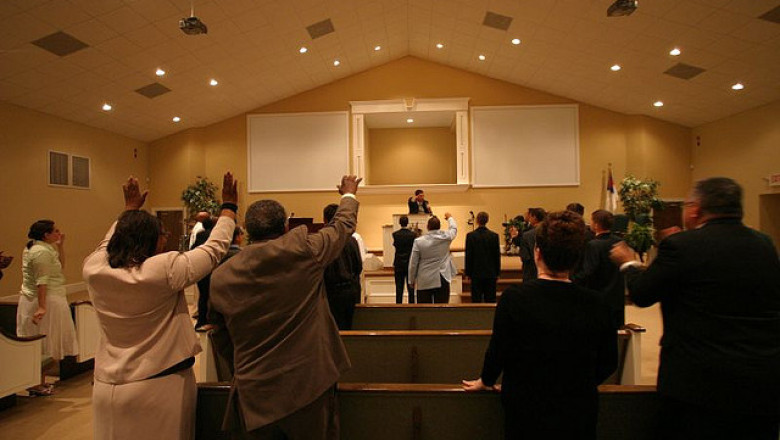 Sfaturi riscante. Pastorii penticostali ii indeamna pe enoriasi sa renunte la medicamente Imagine