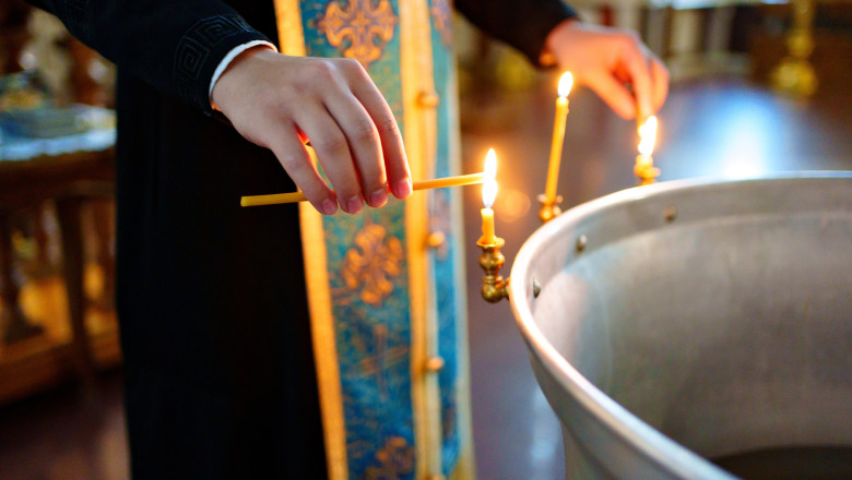 Sfintii Trei Ierarhi, sarbatoare cu cruce rosie in calendar pe 30 ianuarie. Traditii si obiceiuri pe care preotul le recomanda astazi Imagine