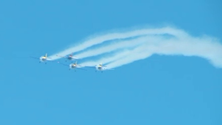 Show aviatic pe cerul Clujului Imagine