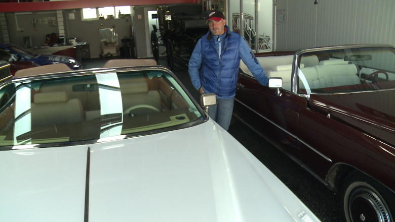 Showroom cu masini de epoca Imagine