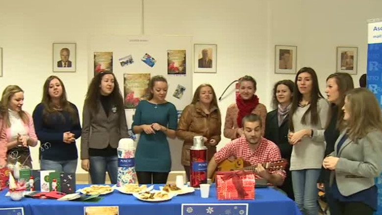 Si-au donat jucariile de Craciun Imagine