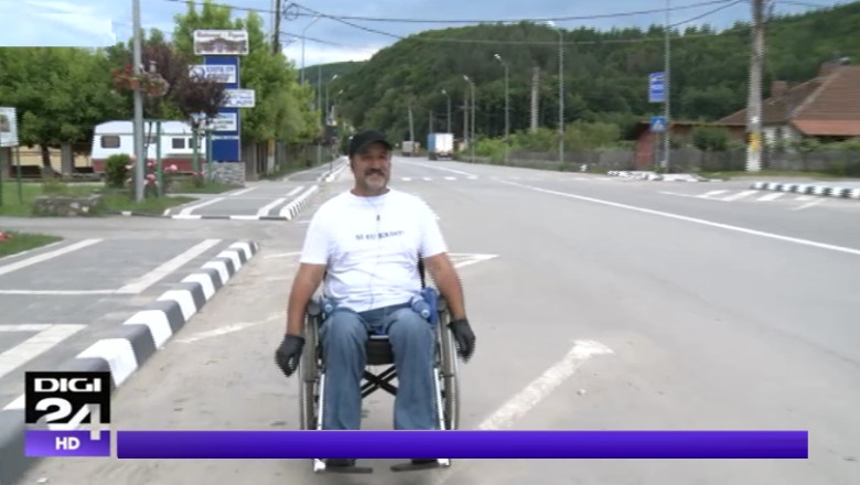 „Si eu exist. Ieri am fost ca tine, azi sunt intr-un carucior.” Un barbat a parcurs 50 de kilometri in scaunul cu rotile, in semn de protest Imagine