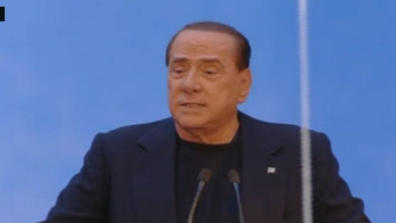Silvio Berlusconi, voluntar intr-un azil de batrani. Anul trecut a fost condamnat la un an de inchisoare pentru frauda fiscala Imagine