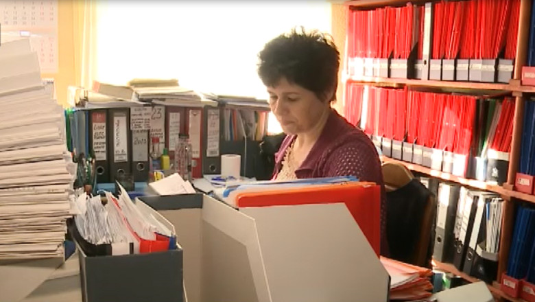Simplificarea birocratiei se traduce in ore peste program pentru bugetari Imagine